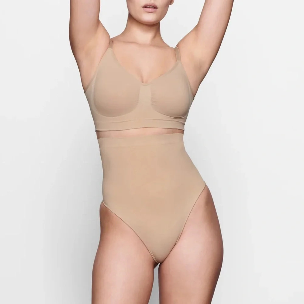 NEW SKIMS Seamless Sculpt High-Waisted Thong Clay Size L